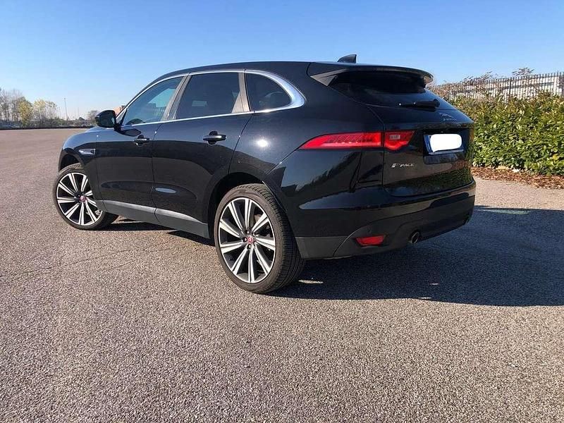 Usata Jaguar F-Pace Portfolio 300 CV (220 kW) 2017 Nero SUV