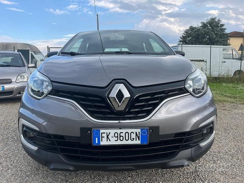 Usata Renault Captur Bose Edition 90 CV (66 kW) 2017 Grigio SUV