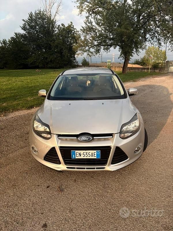 Grigio Usata 2012 Ford Focus Station wagon | 4300 € (Buon prezzo) - Immagine 1/4