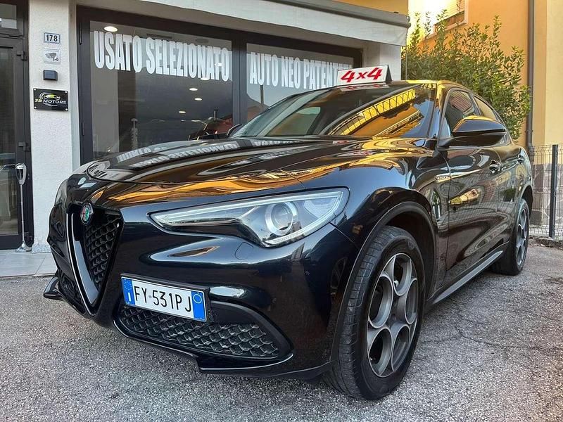 Nero Usata 2019 Alfa Romeo Stelvio Tech Edition SUV | 28.400 € (Molto cara) - Immagine 1/4