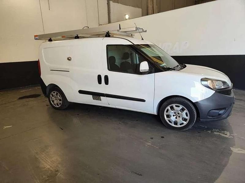 Usata Fiat Doblò 120 CV (88 kW) 2018 Bianco Monovolume