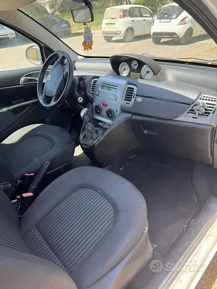 Usata Lancia Ypsilon 69 CV (50 kW) 2011 Bianco Utilitaria