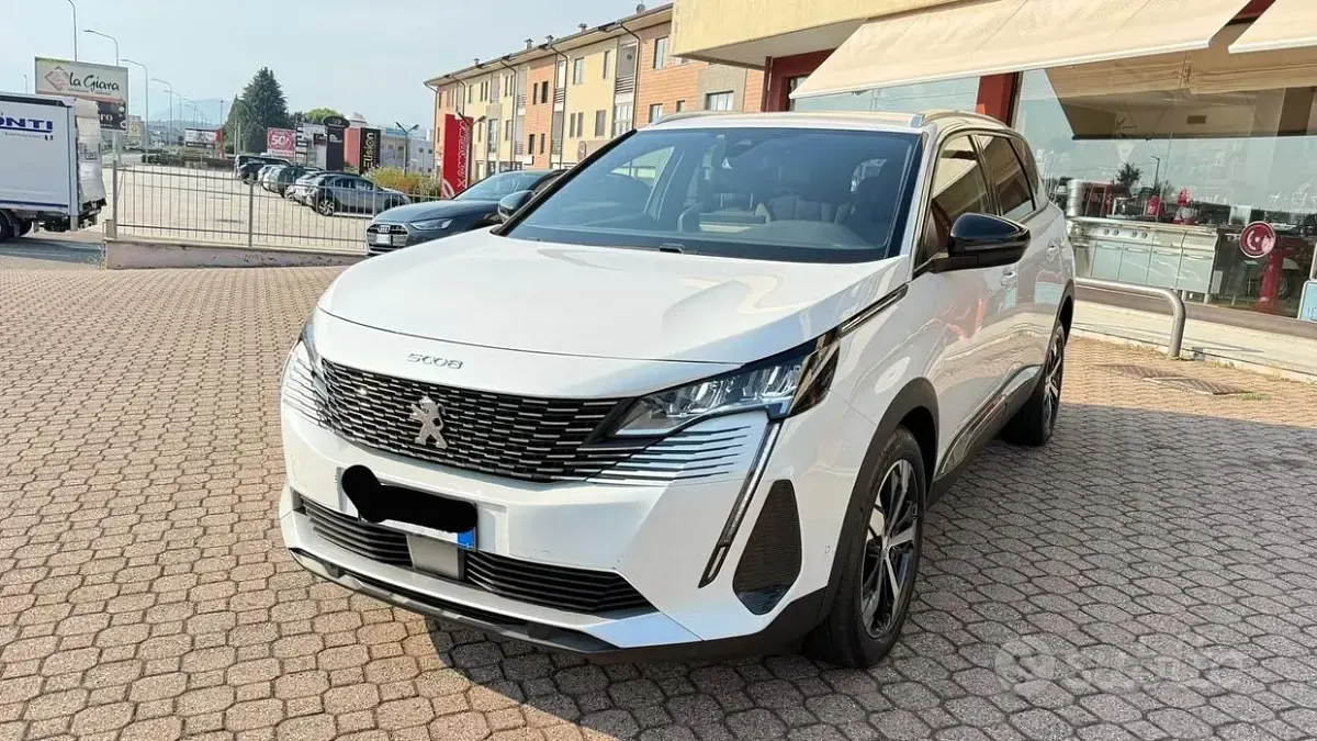 Usata Peugeot 5008 131 CV (96 kW) 2023 Bianco SUV