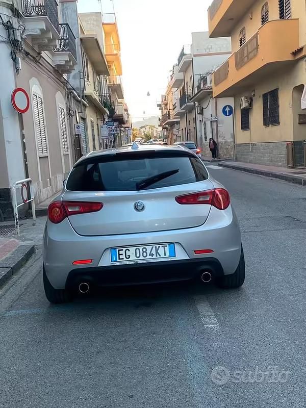 Usata Alfa Romeo Giulietta 170 CV (125 kW) 2011 Grigio Utilitaria
