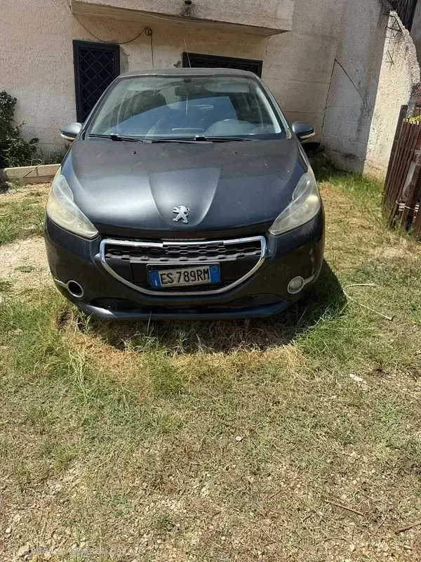 Usata Peugeot 208 Allure 68 CV (50 kW) 2013 Utilitaria