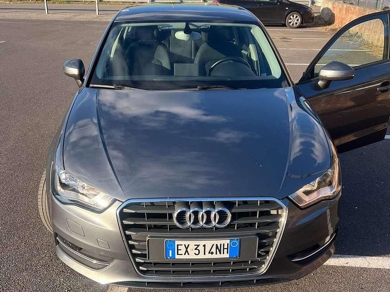 Grigio Usata 2014 Audi A3 Attraction Tre volumi | 11.500 € (Buon prezzo) - Immagine 1/4