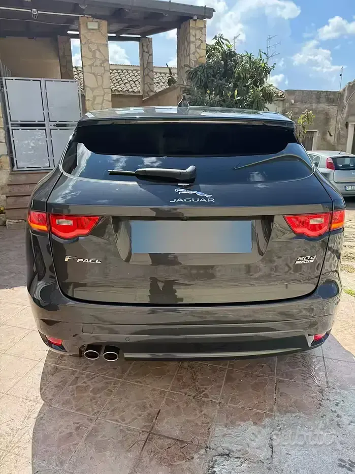 Usata Jaguar F-Pace 180 CV (132 kW) 2018 Grigio SUV