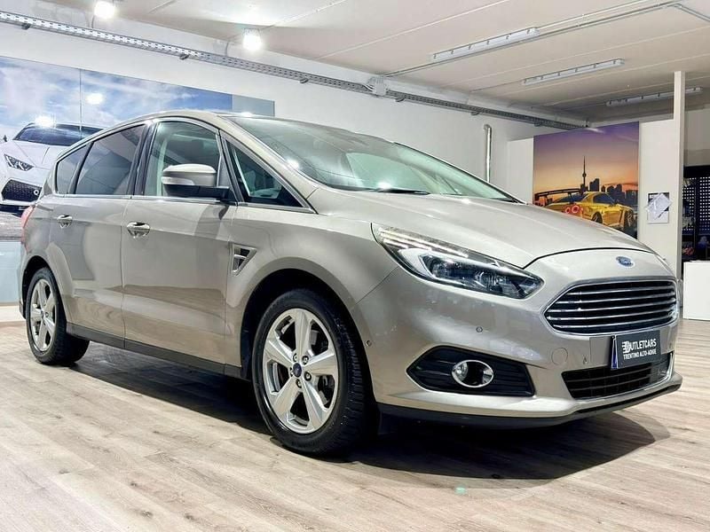Usata Ford S-MAX Titanium 150 CV (110 kW) 2017 Beige Monovolume