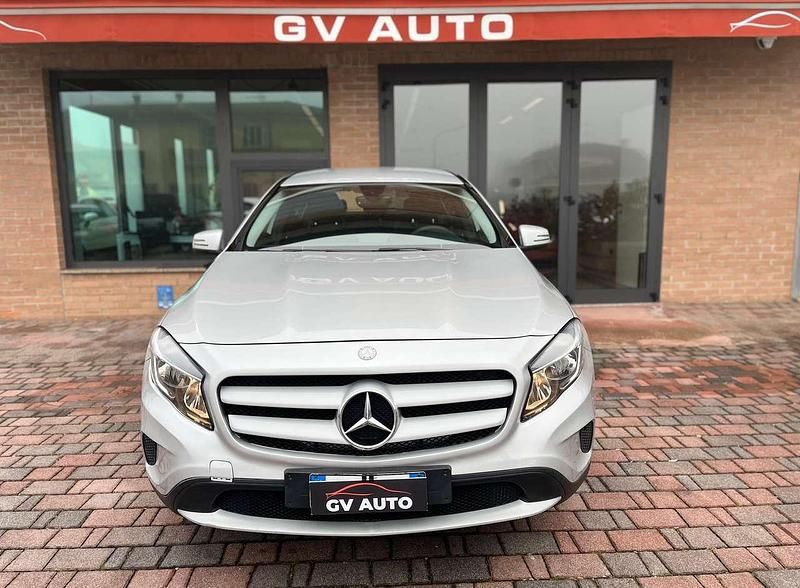 Usata Mercedes GLA180 Premium 109 CV (80 kW) 2015 Argento SUV