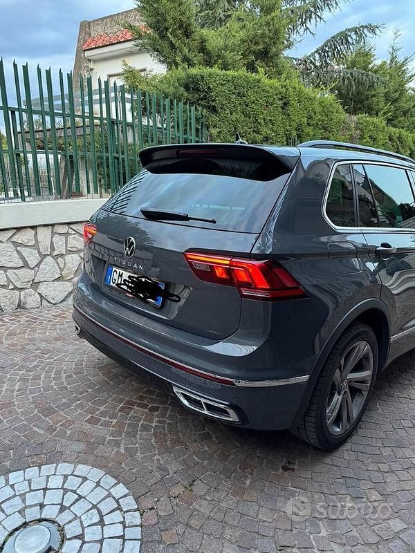 Usata VW Tiguan R-line 150 CV (110 kW) 2022 Grigio SUV