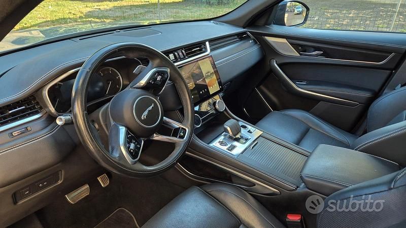 Usata Jaguar F-Pace 204 CV (150 kW) 2022 Grigio SUV