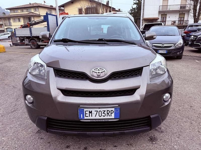 Usata Toyota Urban Cruiser Sol 90 CV (66 kW) 2012 Grigio Utilitaria