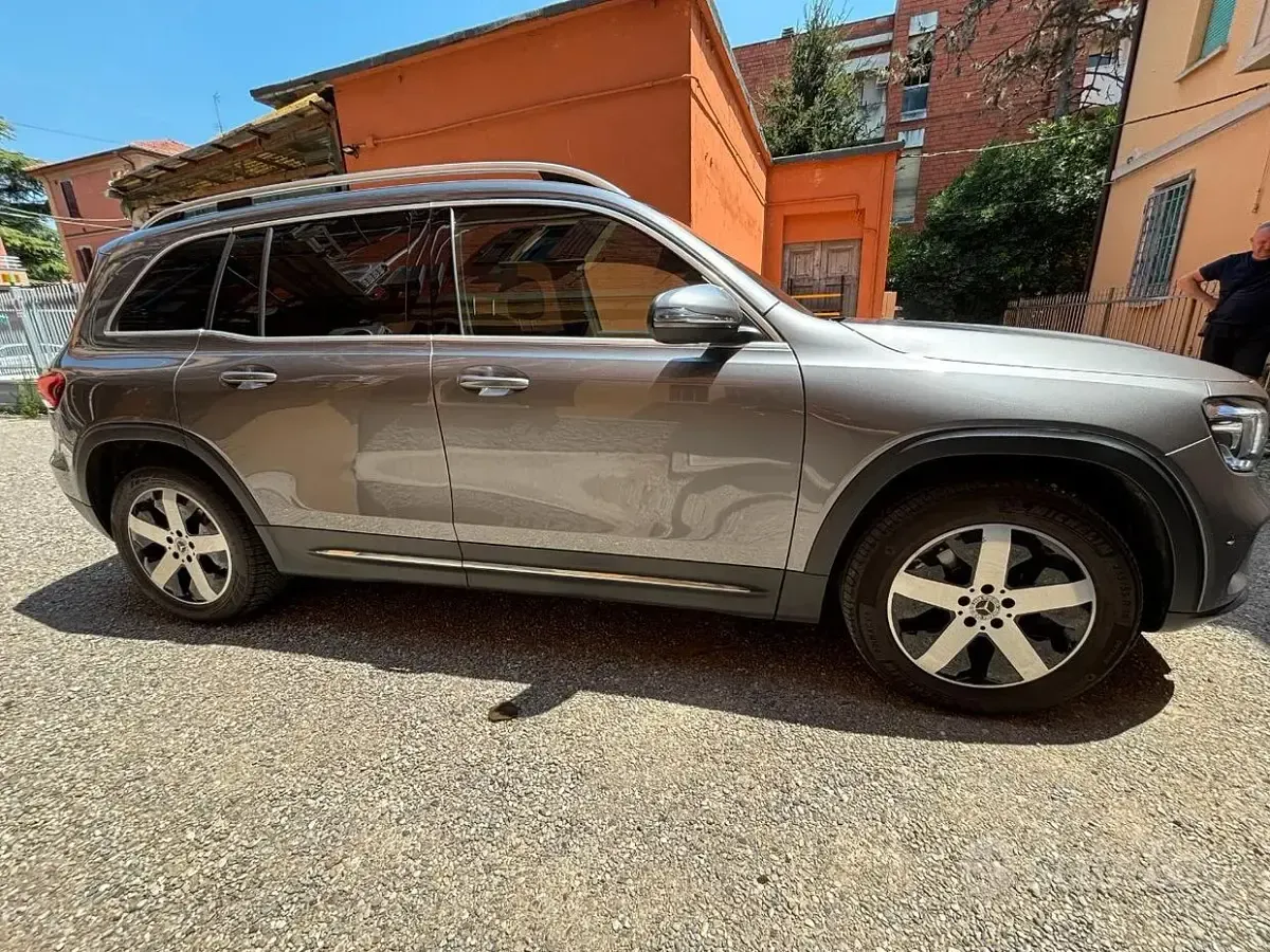 Usata Mercedes GLB200 150 CV (110 kW) 2021 Grigio SUV