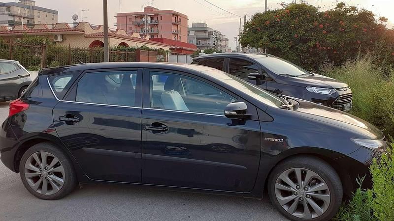 Usata Toyota Auris Hybrid Active 99 CV (72 kW) 2014 Berlina