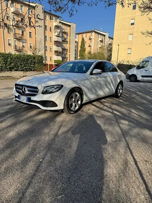 Usata Mercedes E200 150 CV (110 kW) 2017 Bianco Berlina