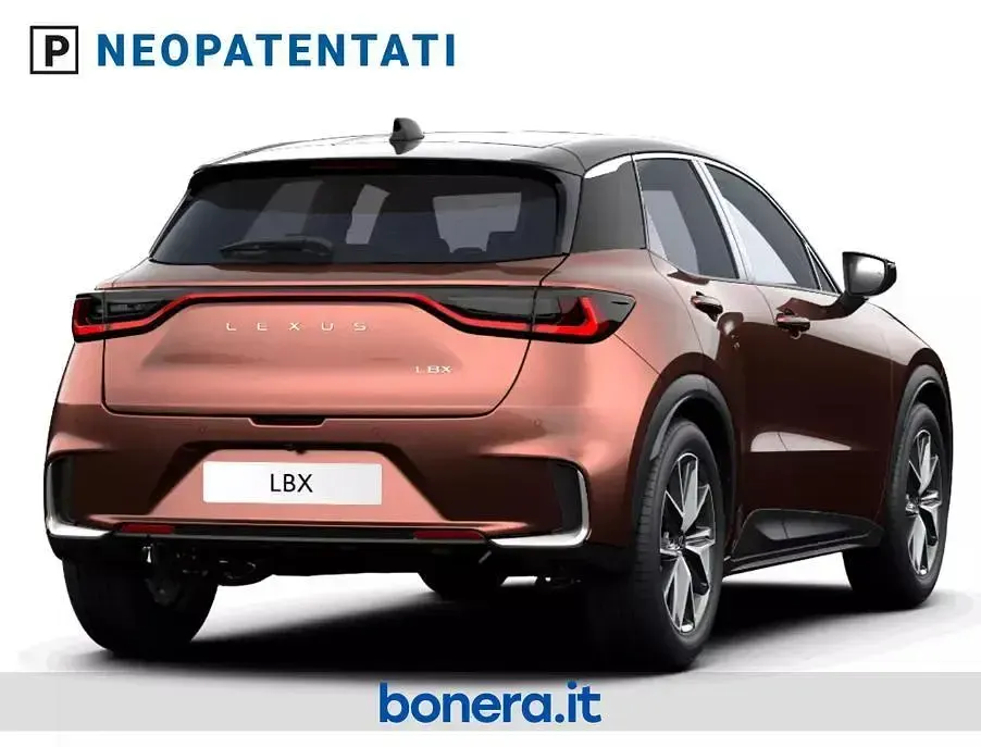 Nuova Lexus LBX 136 CV (100 kW) 2026 Marrone SUV