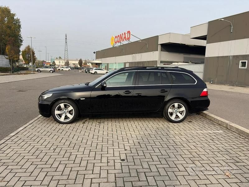 Usata BMW 525 177 CV (130 kW) 2005 Nero Station wagon