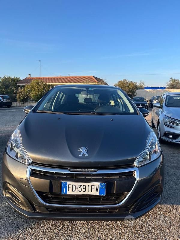 Usata Peugeot 208 Allure 74 CV (54 kW) 2016 Grigio Utilitaria