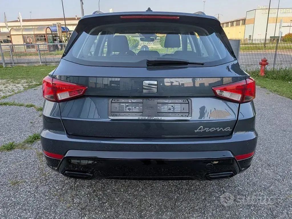 Usata Seat Arona 95 CV (69 kW) 2024 Grigio SUV