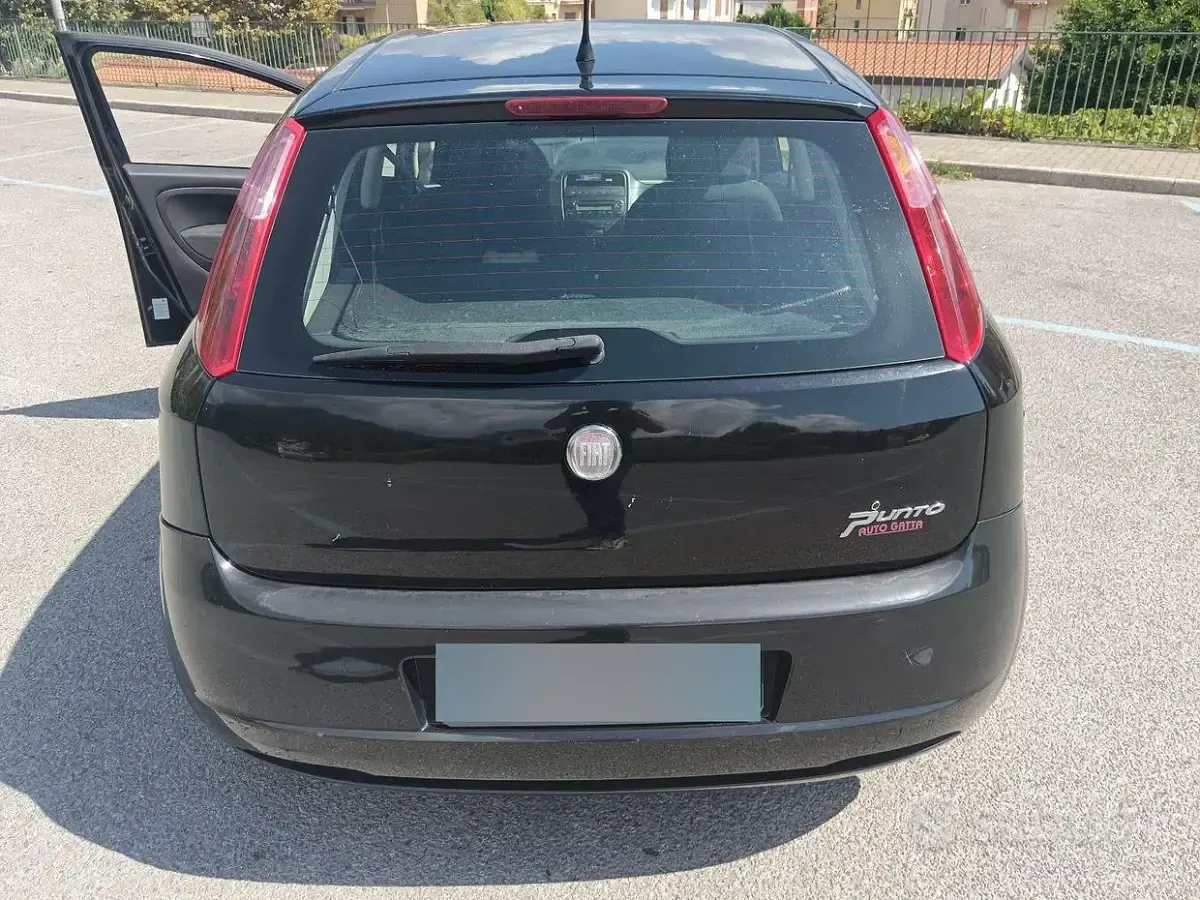 Usata Fiat Grande Punto 90 CV (66 kW) 2007 Bluazzurro Utilitaria