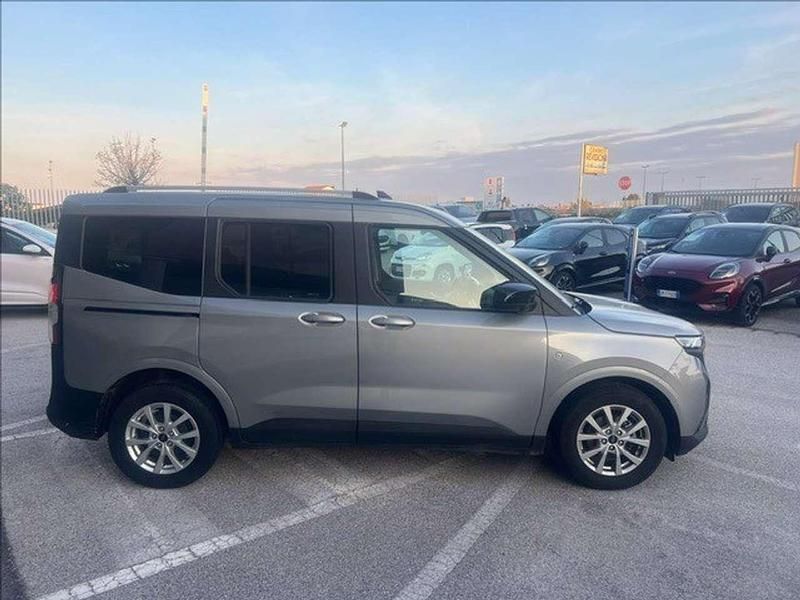 Usata Ford Tourneo Courier Titanium 126 CV (92 kW) 2024 Grigio metallizzato Monovolume