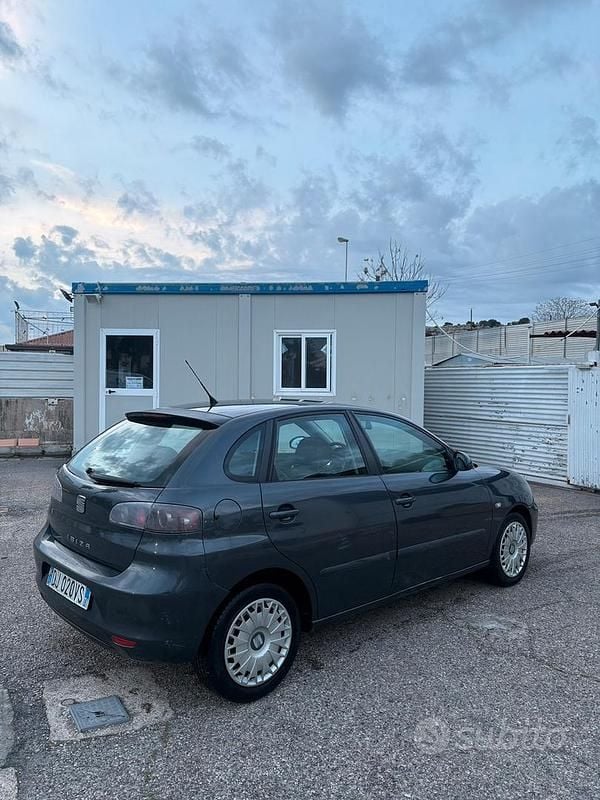 Usata Seat Ibiza 70 CV (51 kW) 2007 Grigio Utilitaria