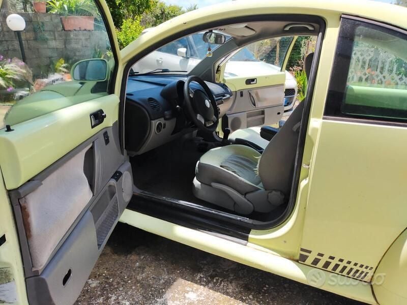 Usata VW New Beetle 90 CV (66 kW) 1999 Giallo Utilitaria