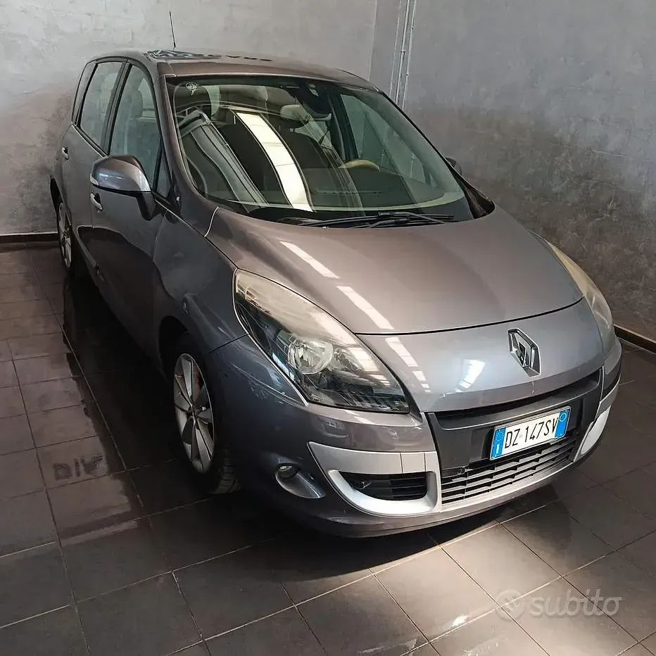 Usata Renault Scénic III Luxe 131 CV (96 kW) 2009 Grigio Monovolume