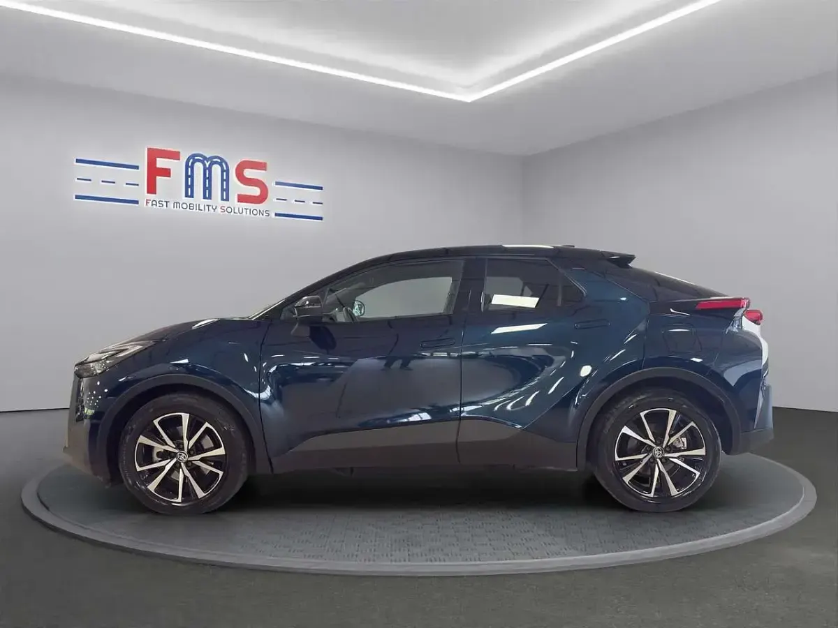 Usata Toyota C-HR Trend 223 CV (164 kW) 2024 Dark teal mica & black SUV