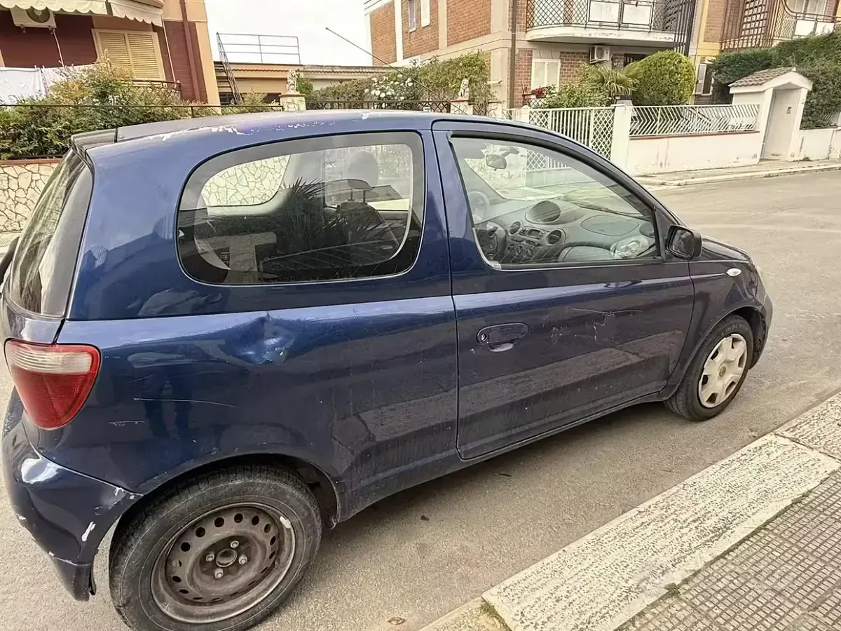 Usata Toyota Yaris 68 CV (50 kW) 1999 Blu Berlina