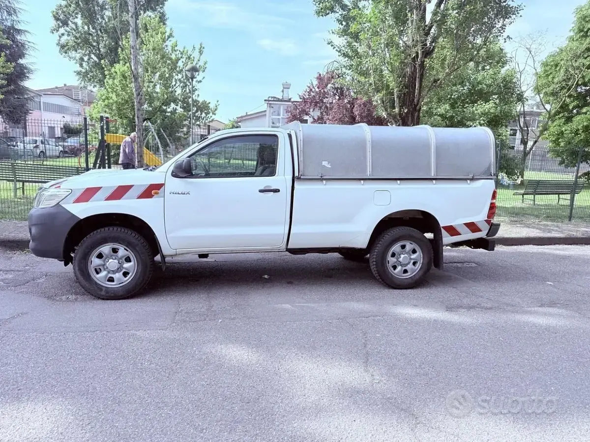 Usata Toyota HiLux 144 CV (105 kW) 2013 Bianco Pick-up