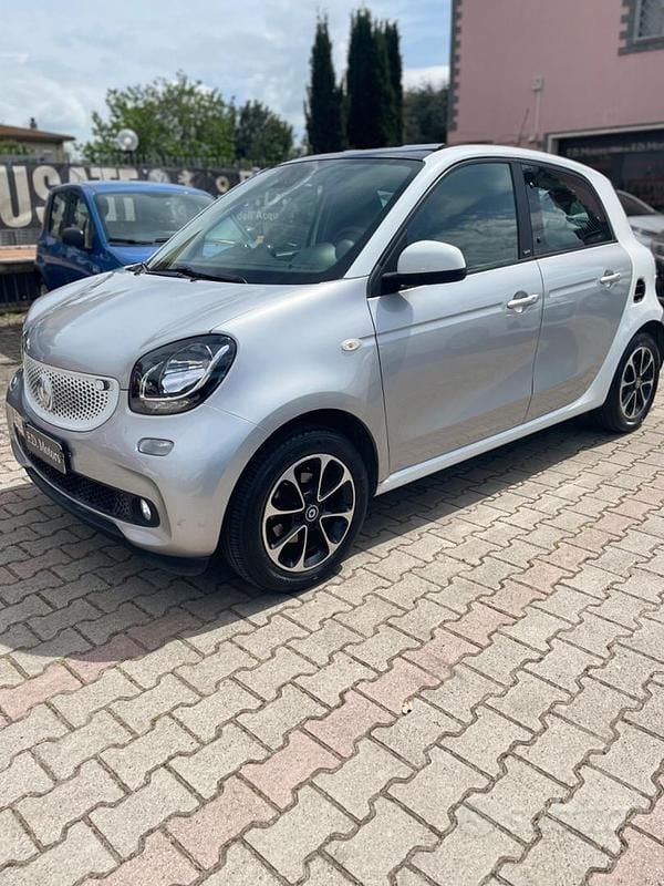Begagnad Smart ForFour Passion 71 HK (52 kW) 2017 Grå Halvkombi