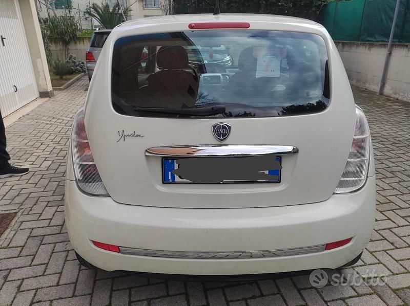 Usata Lancia Ypsilon 75 CV (55 kW) 2011 Bianco Utilitaria