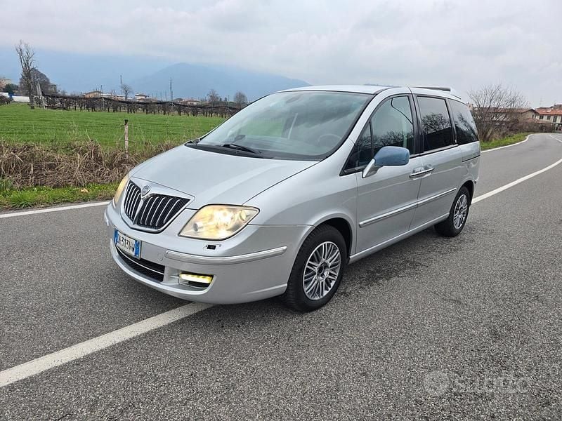 Usata Lancia Phedra 170 CV (125 kW) 2009 Grigio Monovolume