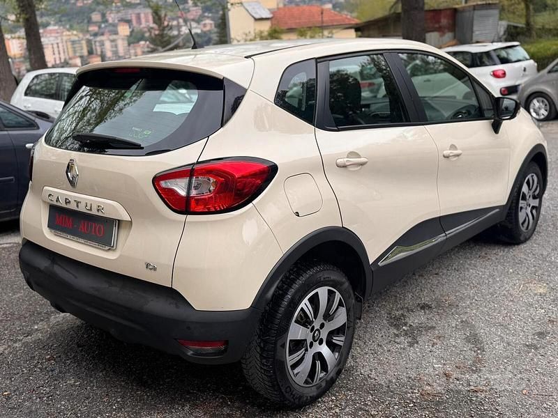 Usata Renault Captur Intens 90 CV (66 kW) 2015 Beige SUV