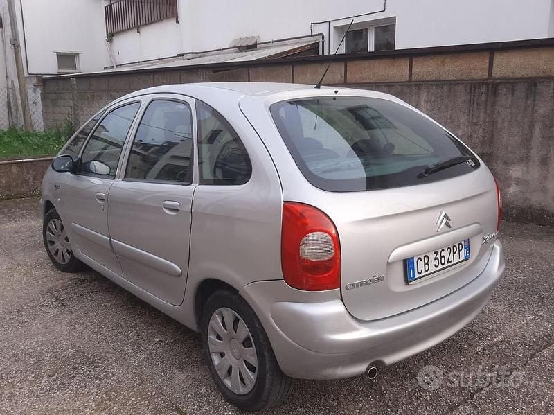 Usata Citroën Xsara Picasso 95 CV (69 kW) 2003 Grigio Monovolume