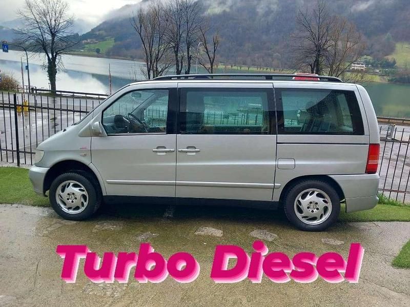 Usata Mercedes V220 122 CV (89 kW) 2004 Grigio metallizzato Monovolume