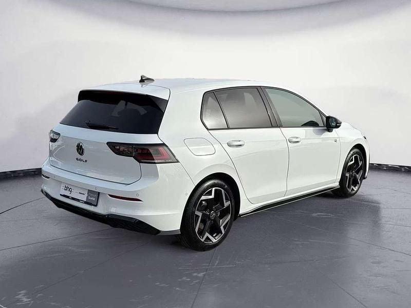 Usata VW Golf VIII R-line 150 CV (110 kW) 2025 Bianco Utilitaria