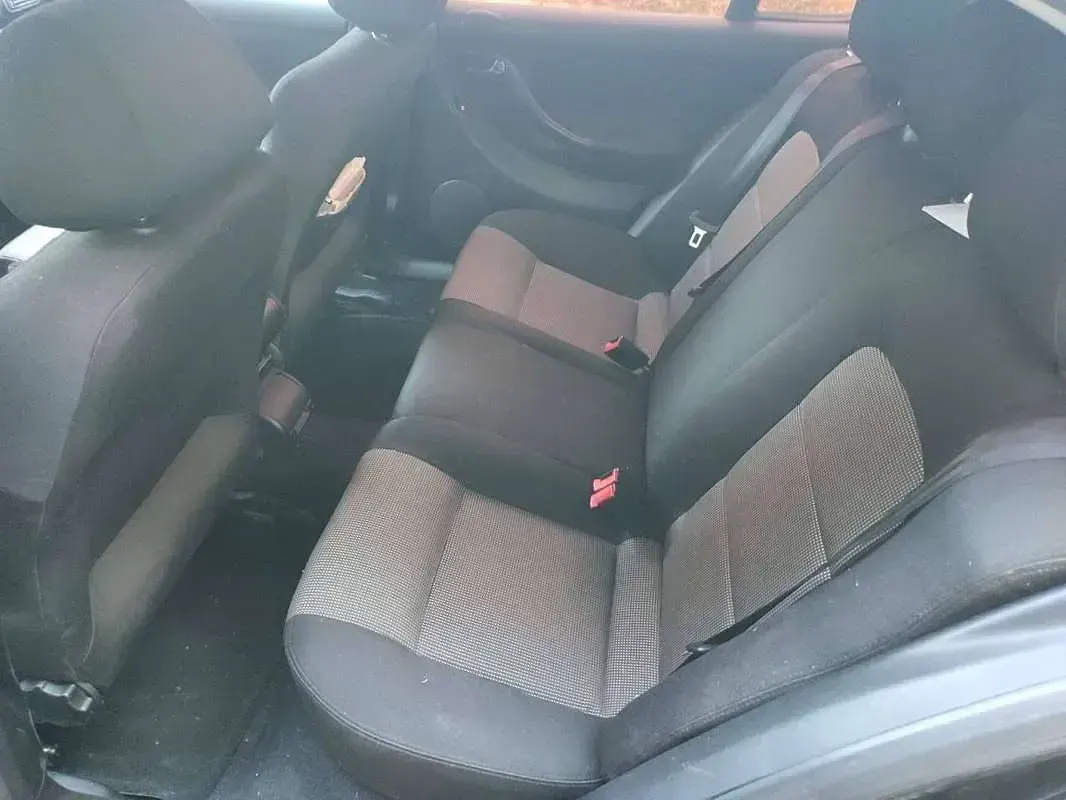 Usata Seat Leon FR 150 CV (110 kW) 2005 Nero Utilitaria