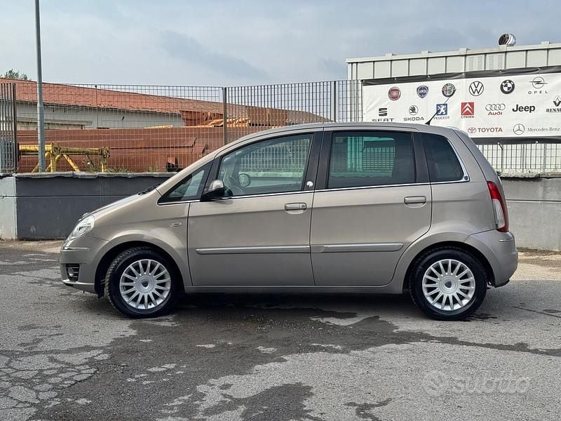 Usata Lancia Musa 77 CV (56 kW) 2010 Giallo Monovolume