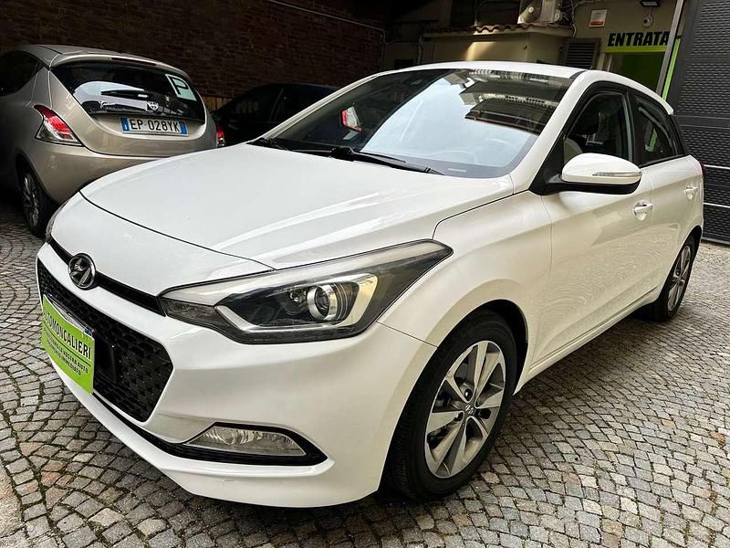 Bianco Usata 2016 Hyundai i20 Due volumi | 7600 € (Buon prezzo) - Immagine 1/4