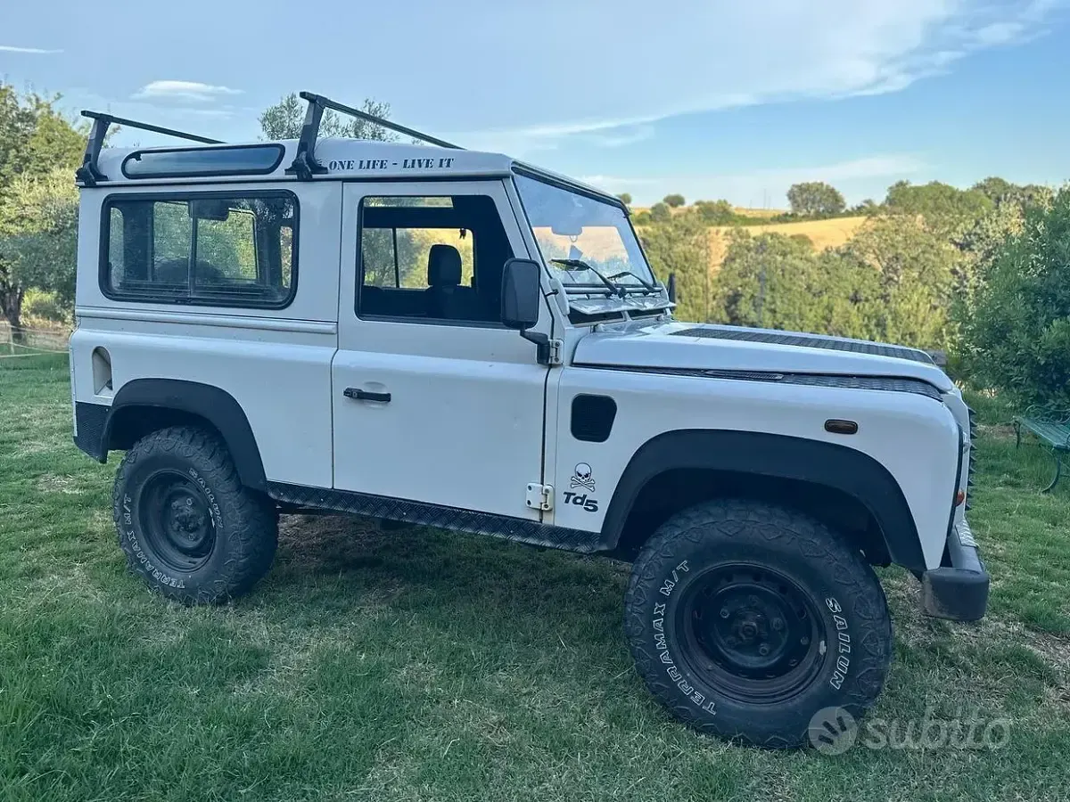 Usata Land Rover Defender 122 CV (89 kW) 2002 Bianco Station wagon