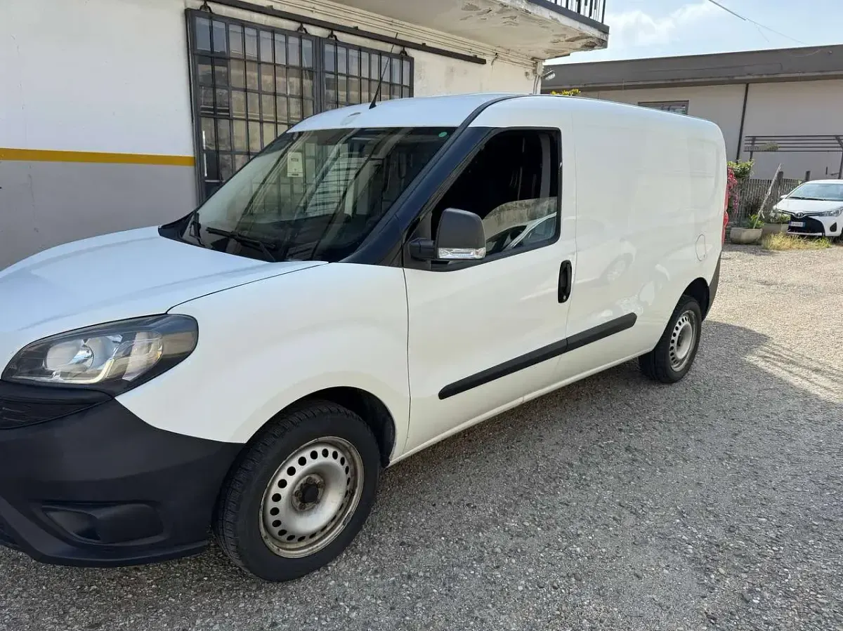 Usata Fiat Doblò 136 CV (100 kW) 2021 Bianco Monovolume
