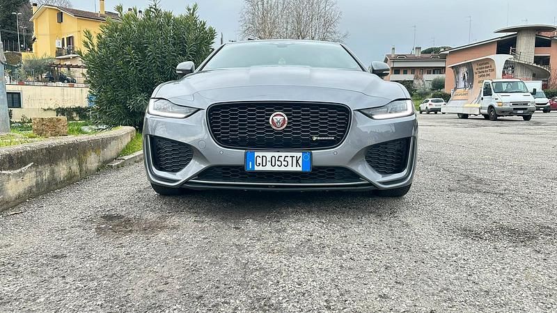 Usata Jaguar XE R-Dynamic 250 CV (183 kW) 2020 Grigio Berlina