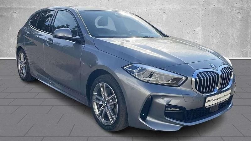 Grigio Usata 2023 BMW 120 M Sport Due volumi | 28.450 € (Ottimo prezzo) - Immagine 1/4