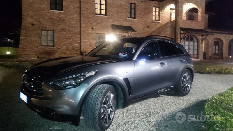 Grigio Usata 2016 Infiniti QX70 SUV | 17.900 € (Cara) - Immagine 1/4
