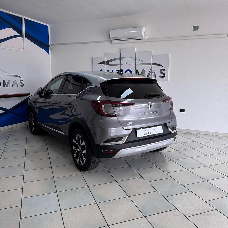 Usata Renault Captur Techno 91 CV (66 kW) 2024 Grigio SUV