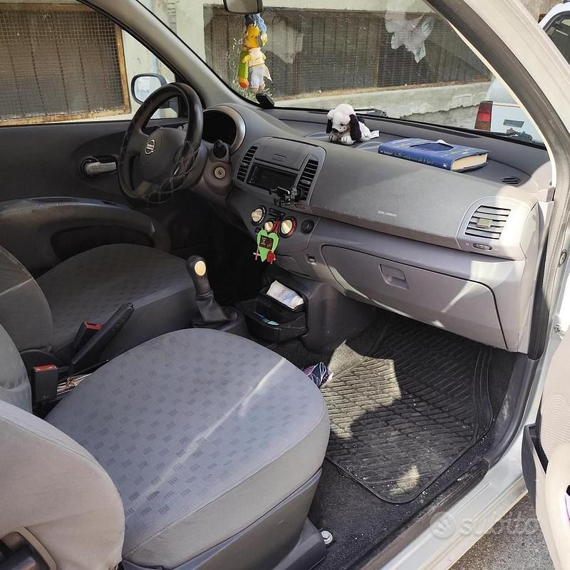 Usata Nissan Micra 65 CV (47 kW) 2003 Grigio Utilitaria