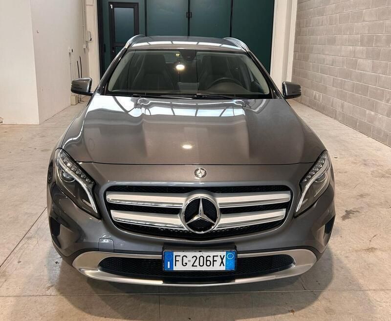 Usata Mercedes GLA200 136 CV (100 kW) 2016 Grigio SUV
