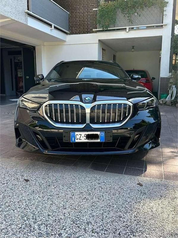 Usata BMW 520 M Sport 197 CV (144 kW) 2024 Nero Station wagon